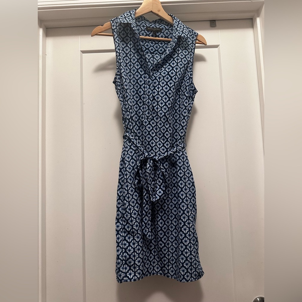 BANANA REPUBLIC Blue and White Sleeveless Geometric Pattern Dress - Size 6